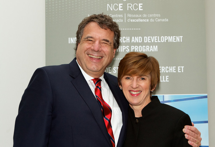 Alain Beaudet (IRSC) et Jane Barratt (Comit&eacute; de s&eacute;lection permanent des RCE)
